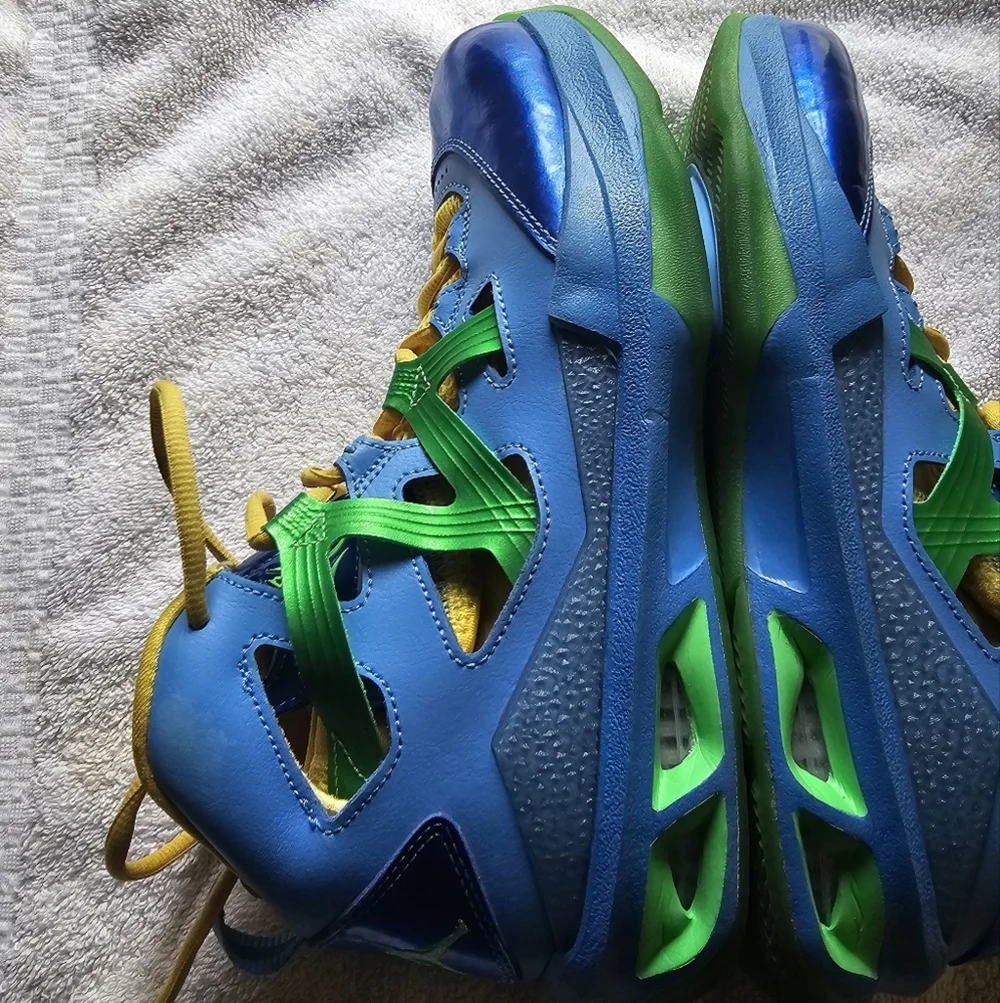 Jordan - Men's Melo M9 'University Blue Poison Green' - Size 7.5